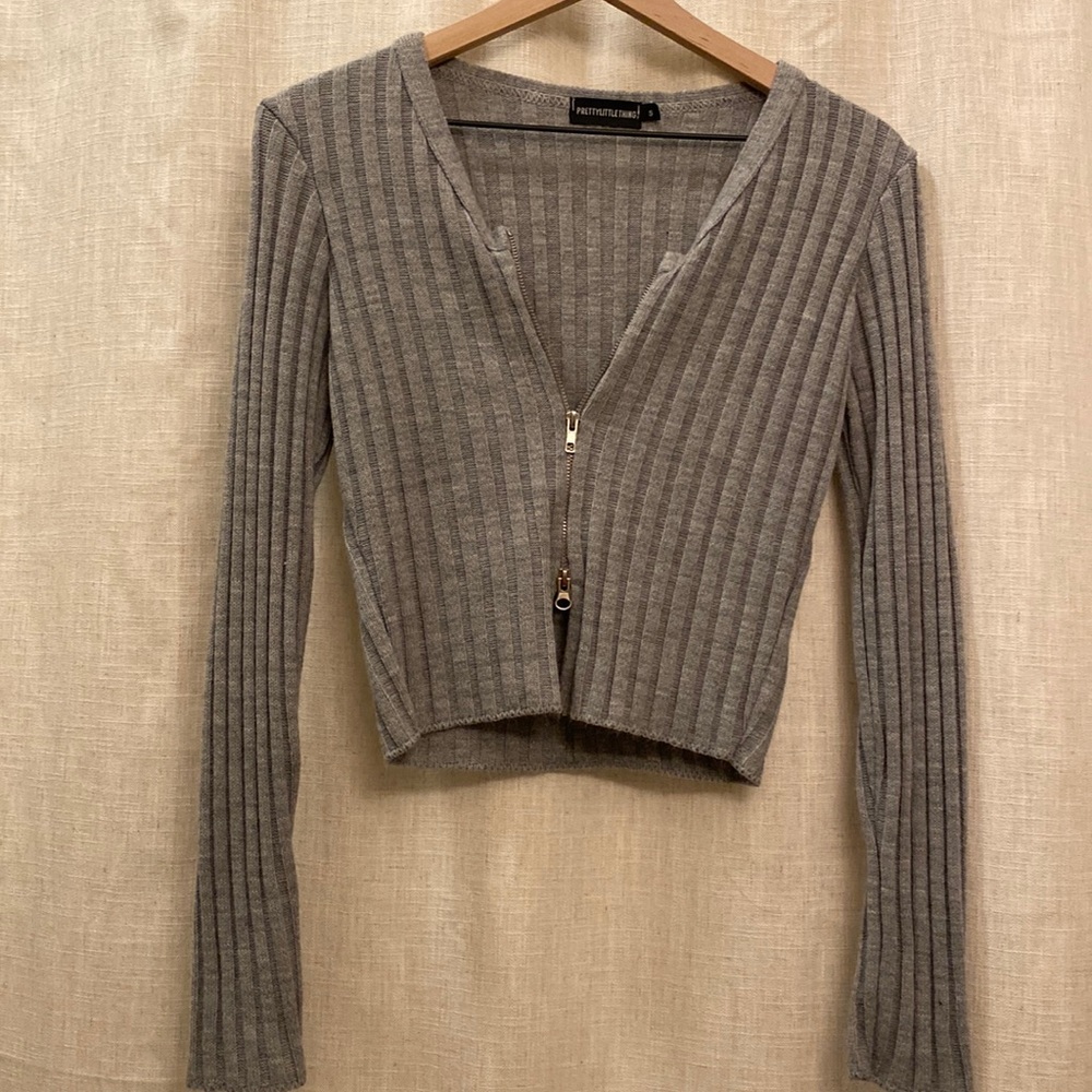 Long sleeve with double zipper on the front